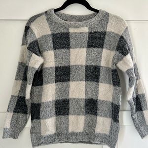 🌶️ Cyrus Black & White Fuzzy Buffalo Plaid Sweater. Size XS